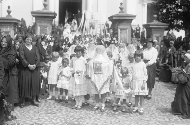 Boże Ciało na przedwojennych zdjęciach [GALERIA]