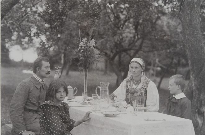 Why and when did surnames start to be used in Poland?